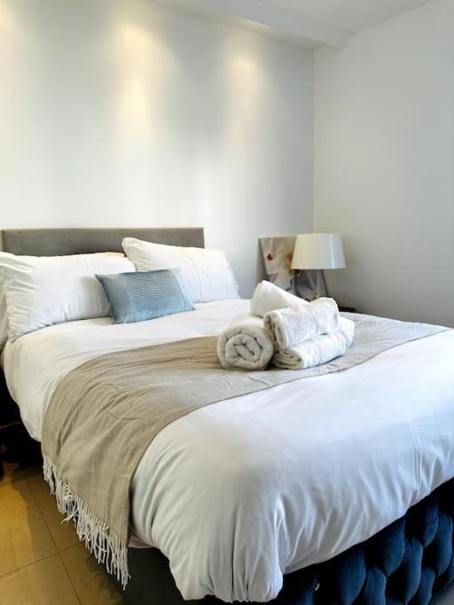 2Bed Apartment Farringdon St Paul Long Stay Discounts By Cozystays Лондон Экстерьер фото
